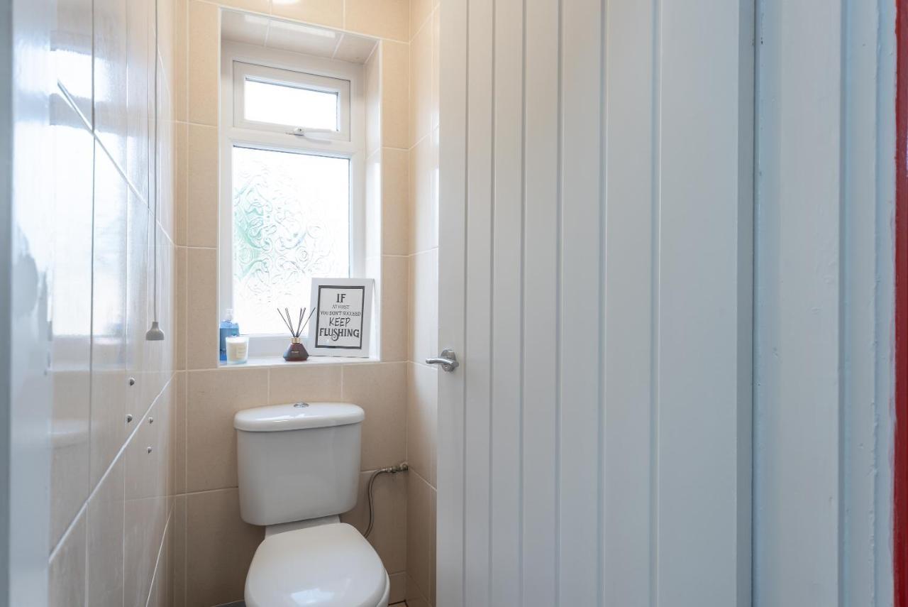 Aseda 4 Bedroom Private Parking, Game Zone -Pool Table, Garden Home Kingston upon Hull Ngoại thất bức ảnh