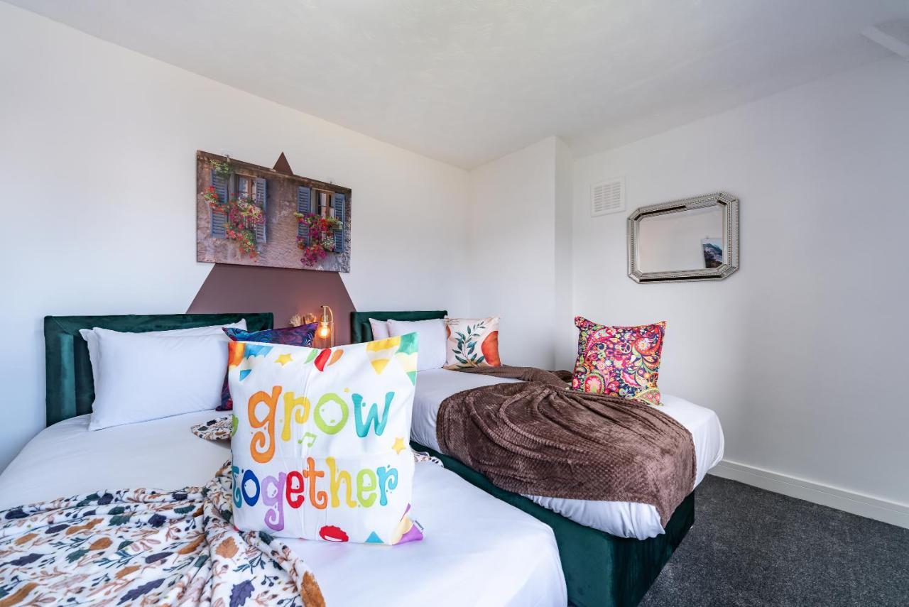 Aseda 4 Bedroom Private Parking, Game Zone -Pool Table, Garden Home Kingston upon Hull Ngoại thất bức ảnh