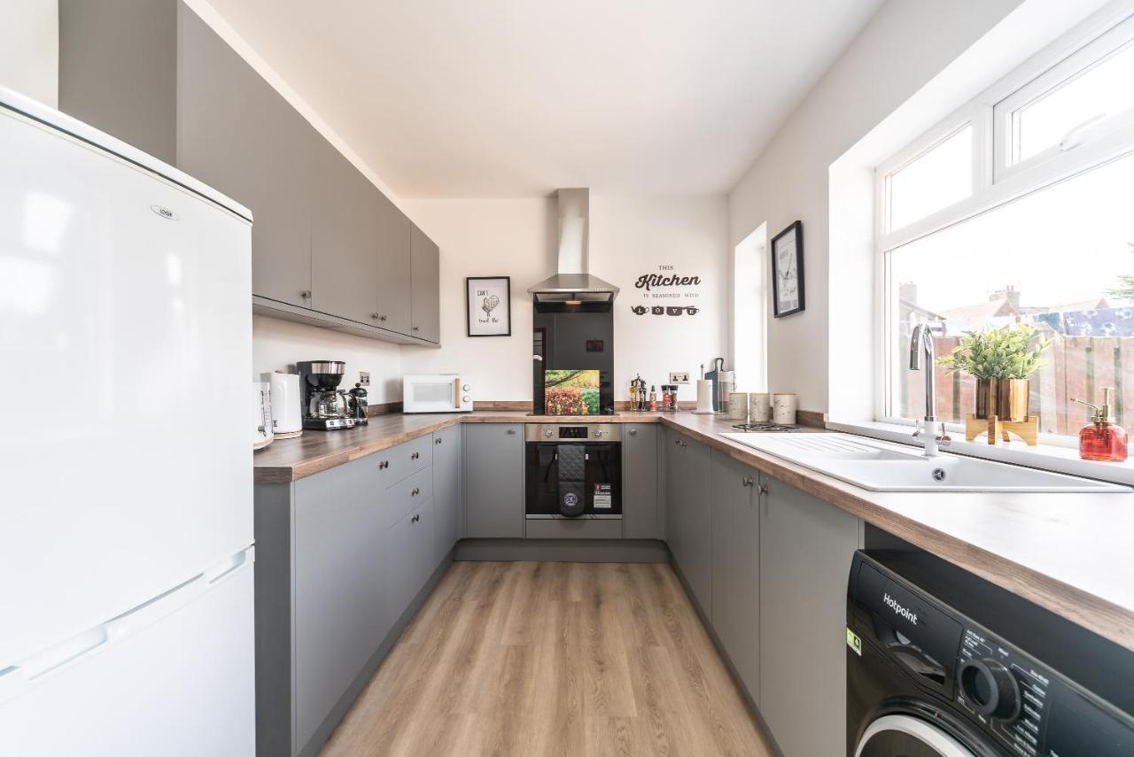 Aseda 4 Bedroom Private Parking, Game Zone -Pool Table, Garden Home Kingston upon Hull Ngoại thất bức ảnh